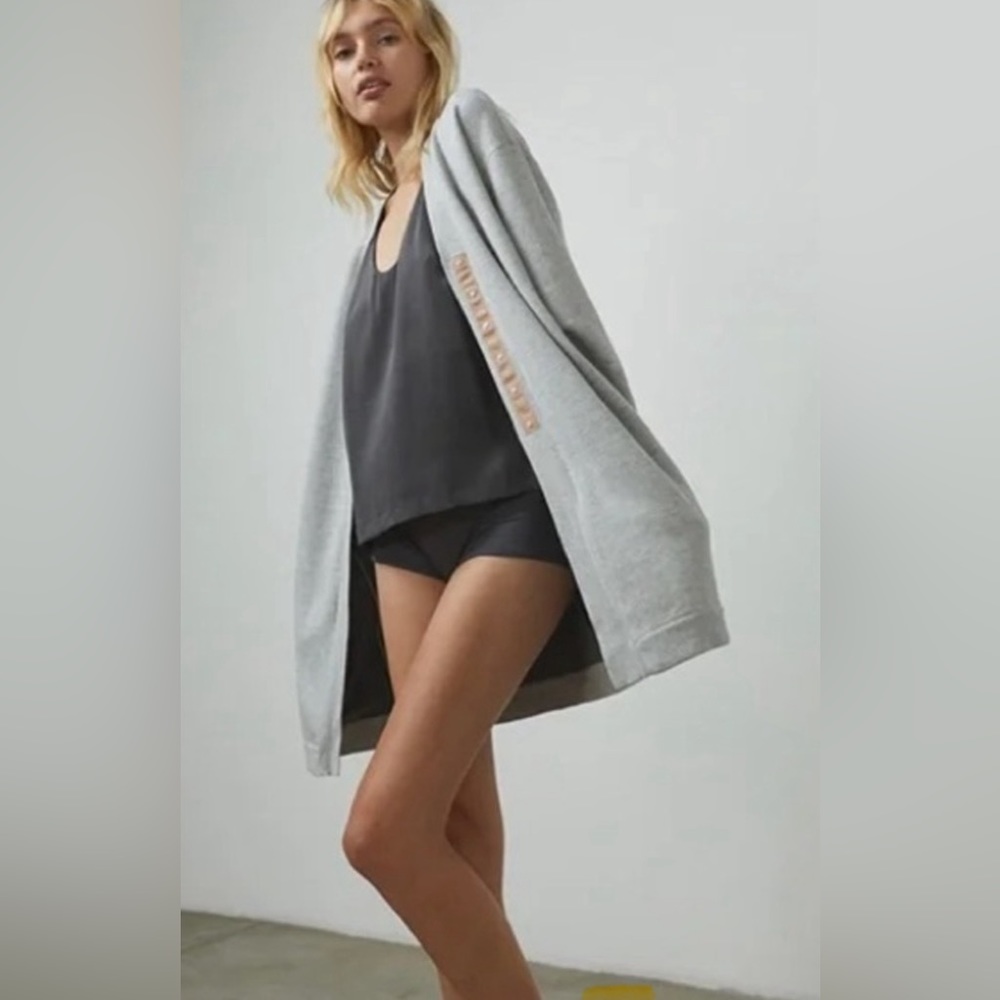 LUNYA Cotton Silk Button Front Cardigan
Mellow Heather Grey- Size L/XL